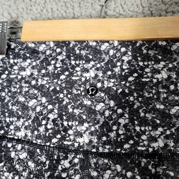 Lululemon Shine Tight Shimmy Shimmer Womens 4 Athlesuire Sporty Yoga Gym Sporty - Picture 13 of 16